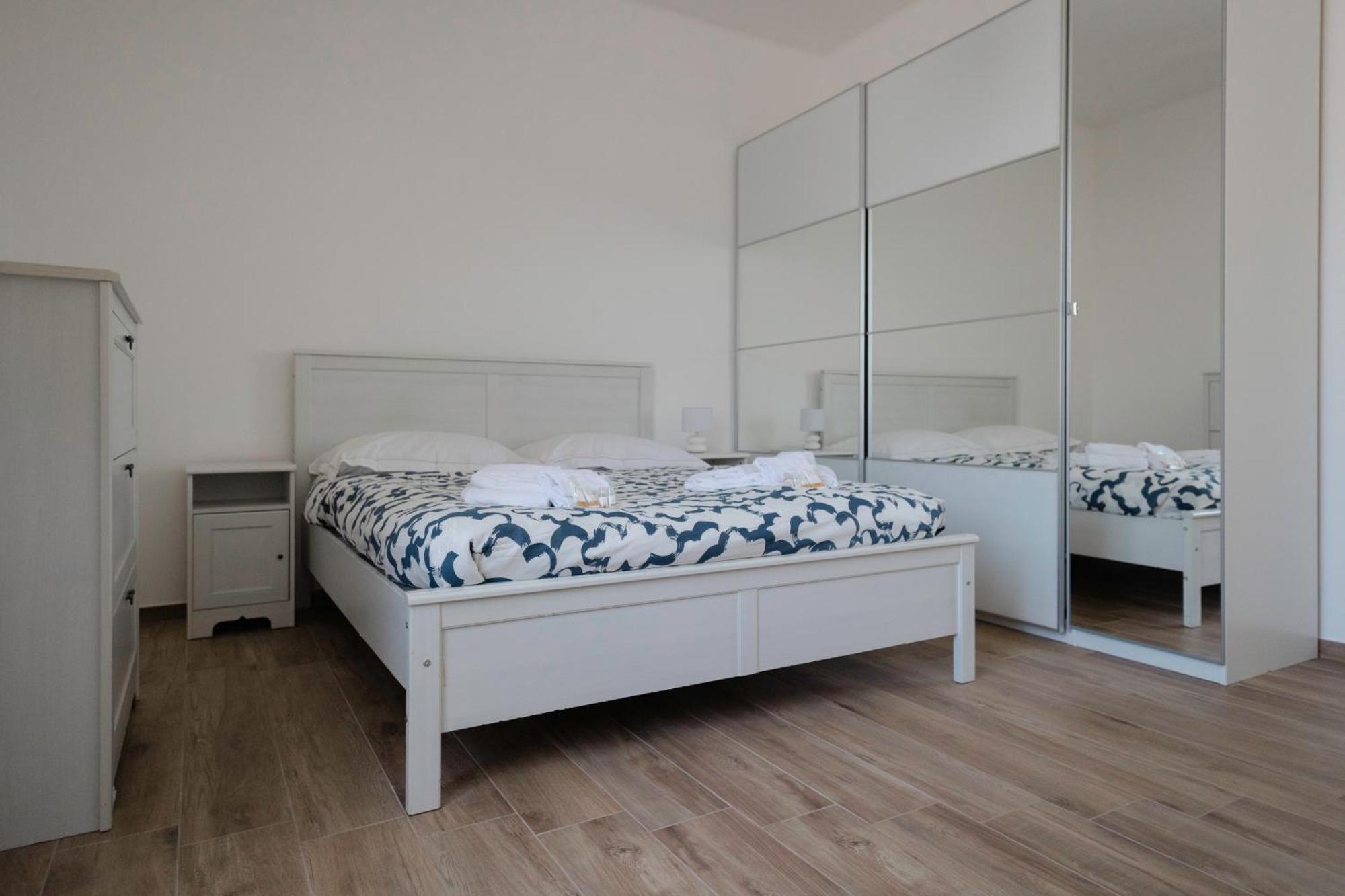 Sunrise Waterfront - Central Apartment With Sea View Balcony - Molfetta Eksteriør bilde